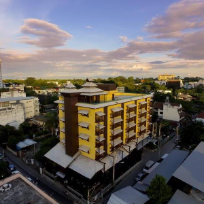 โรงแรม Night Bazaar Inn